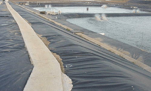 Instalación de barreras de agua en carreteras y estanques